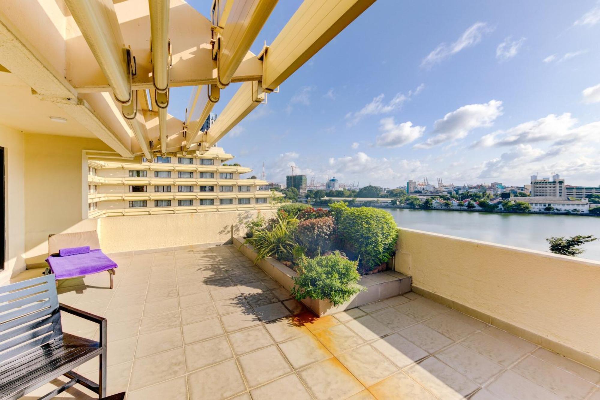 Cinnamon Lakeside Colombo Exterior foto The River Terrace